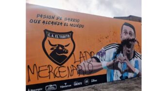 Pintaron y dejaron un mensaje en el mural de Ángel Di María frente al club El Torito
