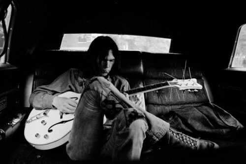 50 años de luto y canciones inolvidables:  Neil Young revive “Tonight’s the Night” con una reedición única