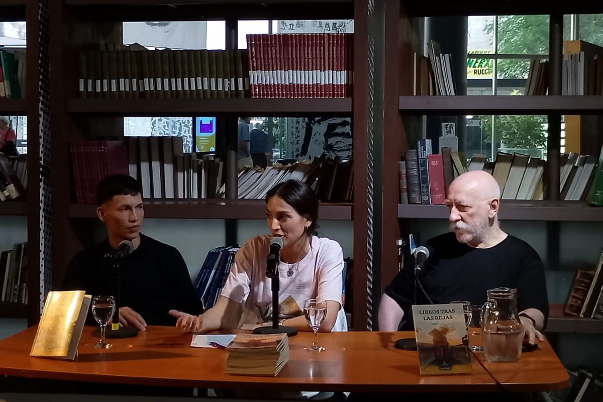 Ana Sicilia presentó su obra «Libros Tras las Rejas»