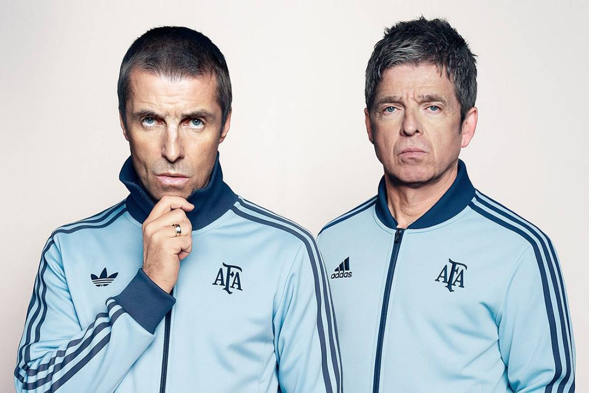 «Nuestro Oasis»: el libro que revela cómo un bar, un club y algunos equívocos unieron para siempre a los Gallagher y la Argentina