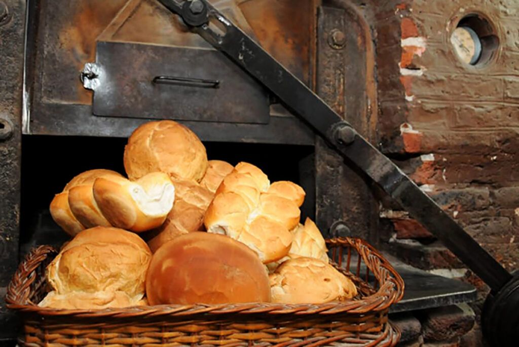 Puchero, galleta, mate y bondiola, los planes en familia para el finde extra largo