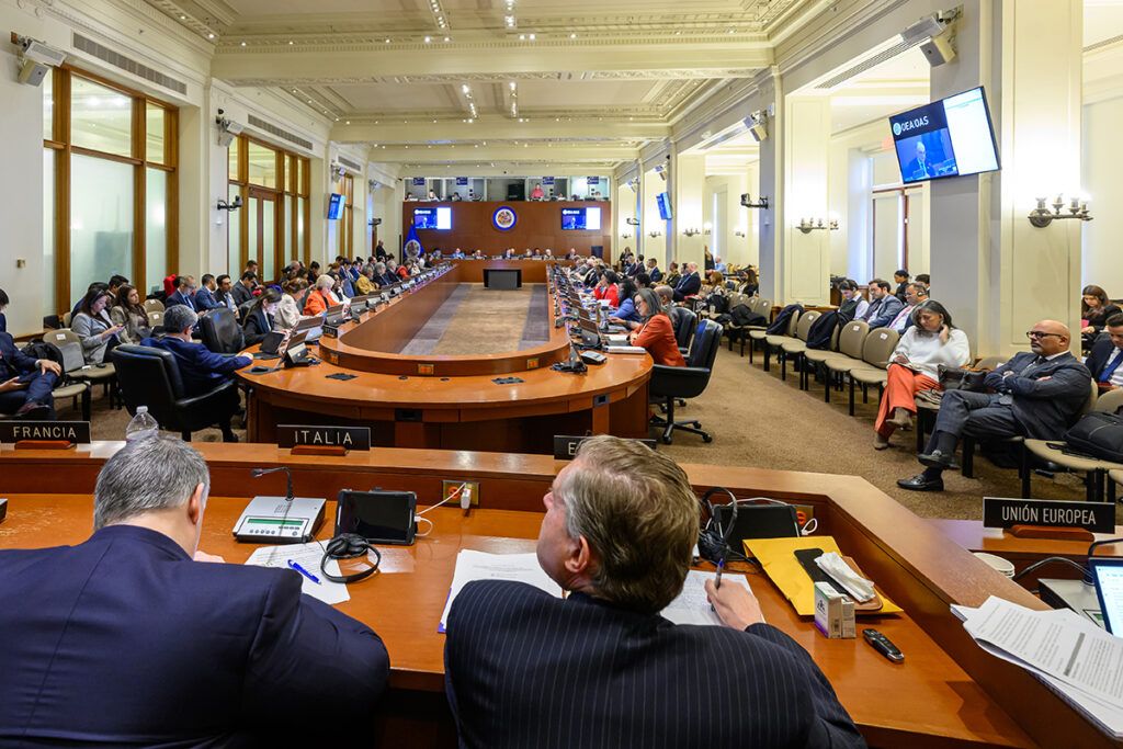 El gobierno de Honduras resistió en la OEA los embates de la derecha golpista