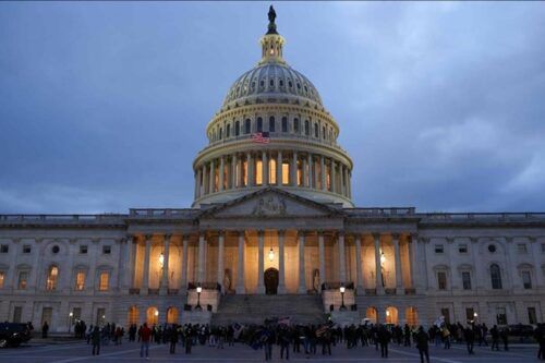 El Senado de EEUU aprobó un acuerdo para destrabar el cierre de gobierno más largo de su historia