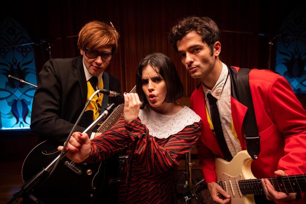 Kevsho revive los ’80 en “La dicha en movimiento”: amor, rock y un cruce generacional