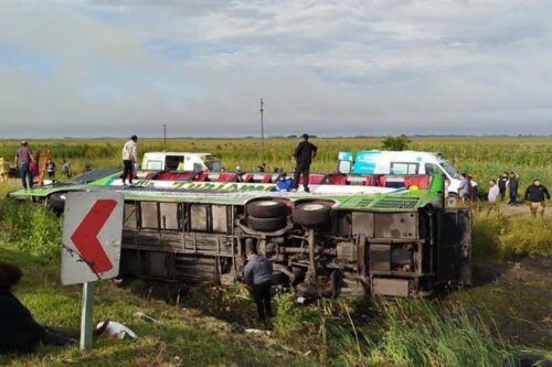Volcó un micro que iba a un congreso a Mar del Plata: dos muertos y más de 40 heridos