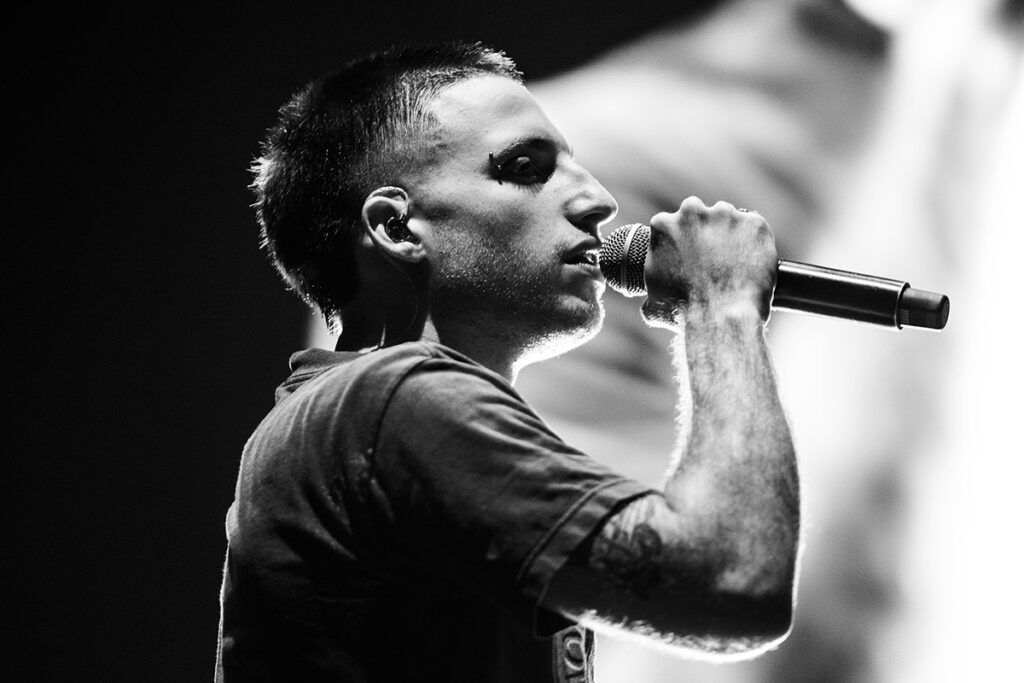 Wos le pone la cara a "Magnetizado", la historia de amor, fe y violencia inspirada en el libro de Carlos Busqued y dirigida por Luis Ortega