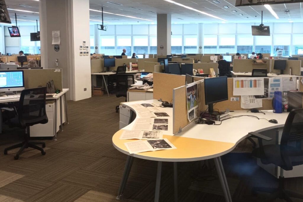 El plan de lucha del SiPreBA llegó a La Nación y los trabajadores del diario vaciaron la redacción para sumarse a la protesta 1 El plan de lucha del SiPreBA llegó a La Nación y los trabajadores del diario vaciaron la redacción para sumarse a la protesta