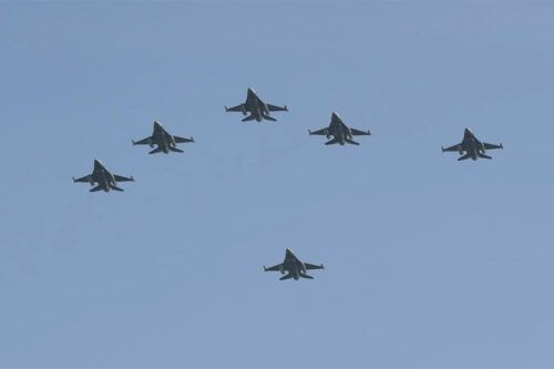 El ruido del ajuste: los cazas supersónicos F-16 sobrevolaron Buenos Aires y fueron presentados en Córdoba