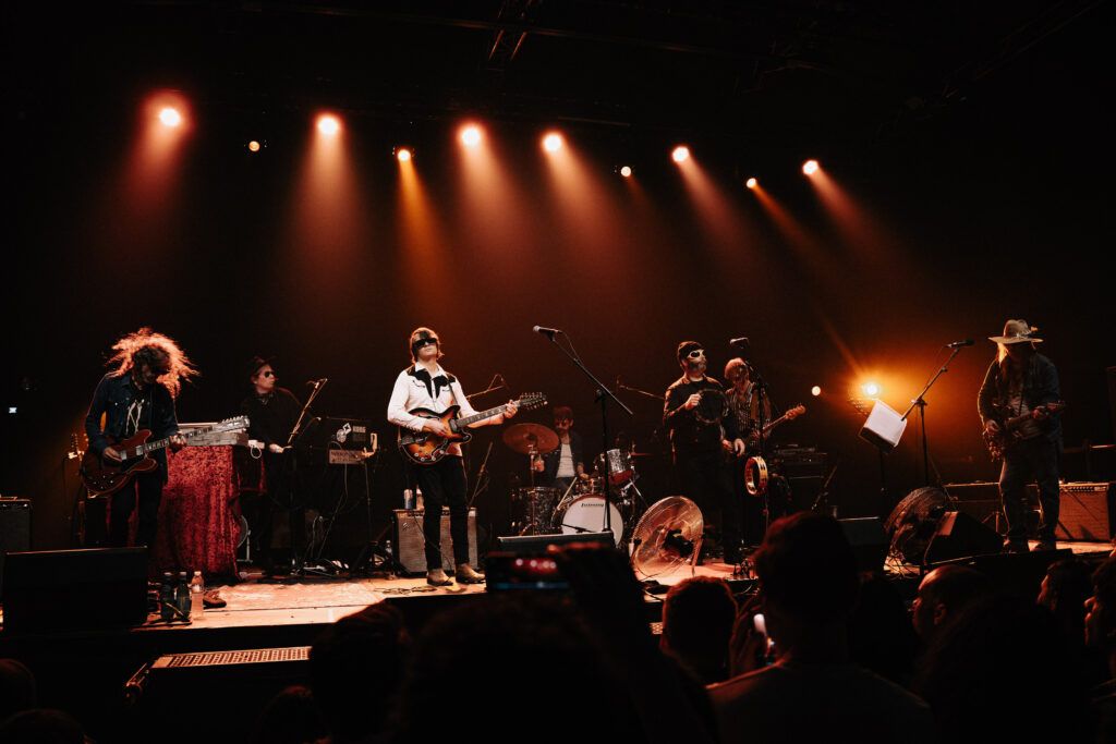 The Brian Jonestown Massacre hizo temblar el C Art Media con su psicodelia expansiva