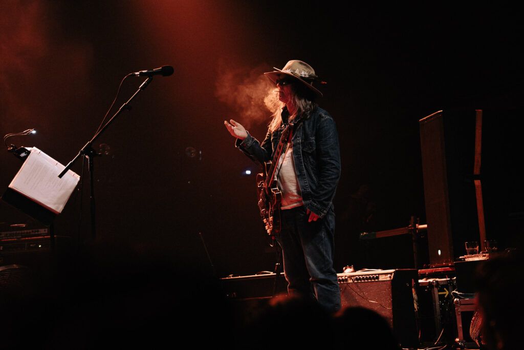 The Brian Jonestown Massacre hizo temblar el C Art Media con su psicodelia expansiva