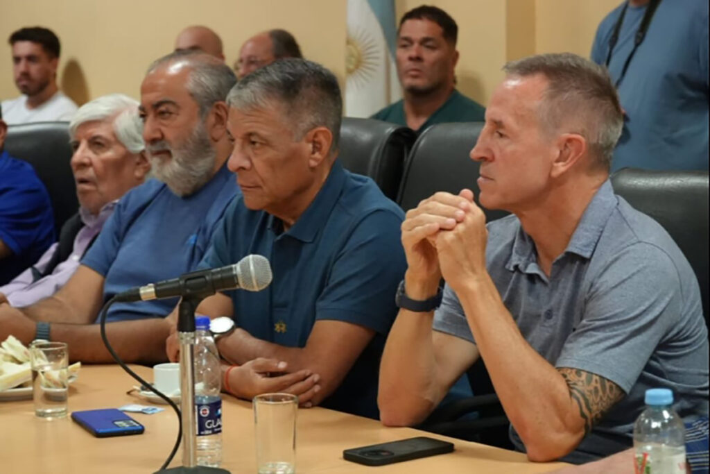 La CGT recibió a Kicillof para analizar el impacto en el trabajo del plan económico y la reforma laboral de Milei