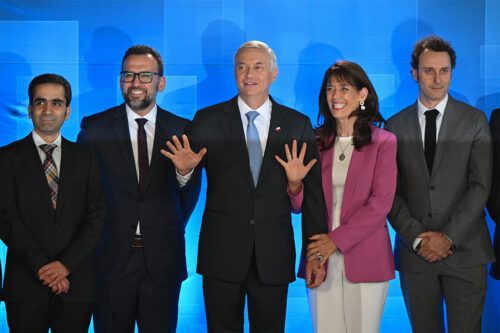 La cena en Chile está servida para Kast, pero quién sabe