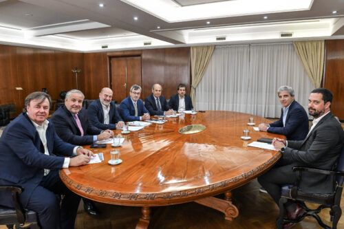 Caputo recibió a la cúpula de la UIA, en plena escalada de la crisis industrial￼