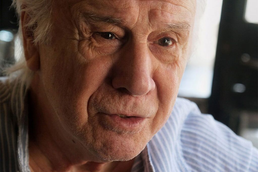 César Stroscio, el hombre gris que pone versos al fuelle