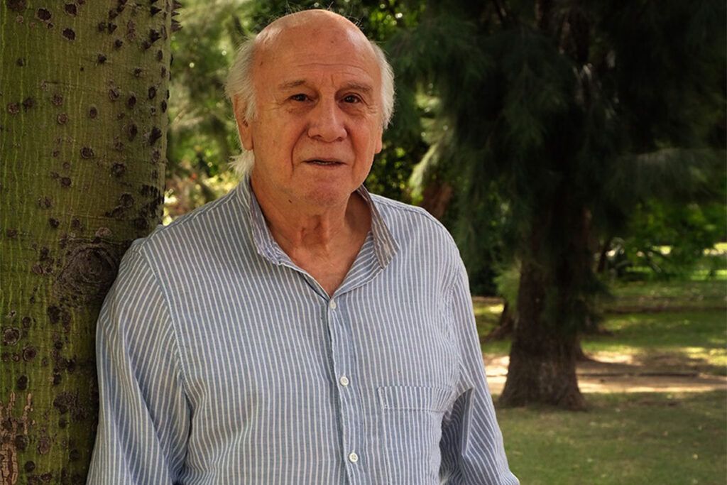 César Stroscio, el hombre gris que pone versos al fuelle