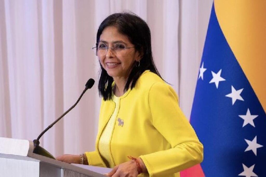 Trump bloquea a petroleros sancionados que entren y salgan de Venezuela