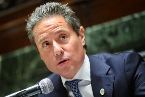 Increparon al jefe de ministros porteño en la Legislatura por los tarifazos en el subte, el cierre de escuelas y seguridad