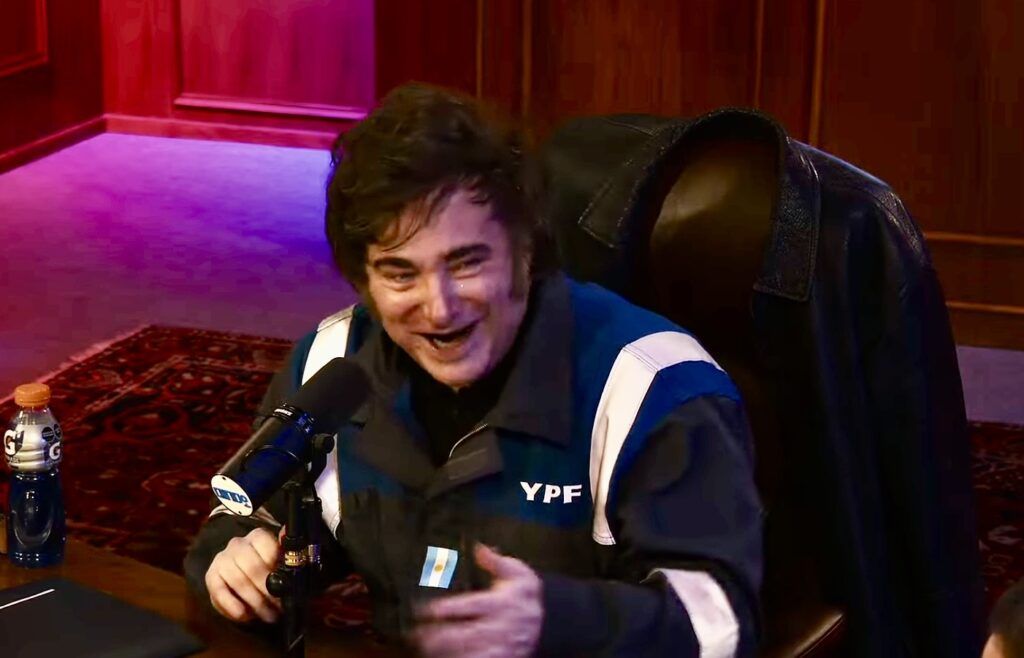 Entre mamelucos e insultos a la oposición: el cosplay de Milei en el streaming oficialista 1 Entre mamelucos e insultos a la oposición: el cosplay de Milei en el streaming oficialista