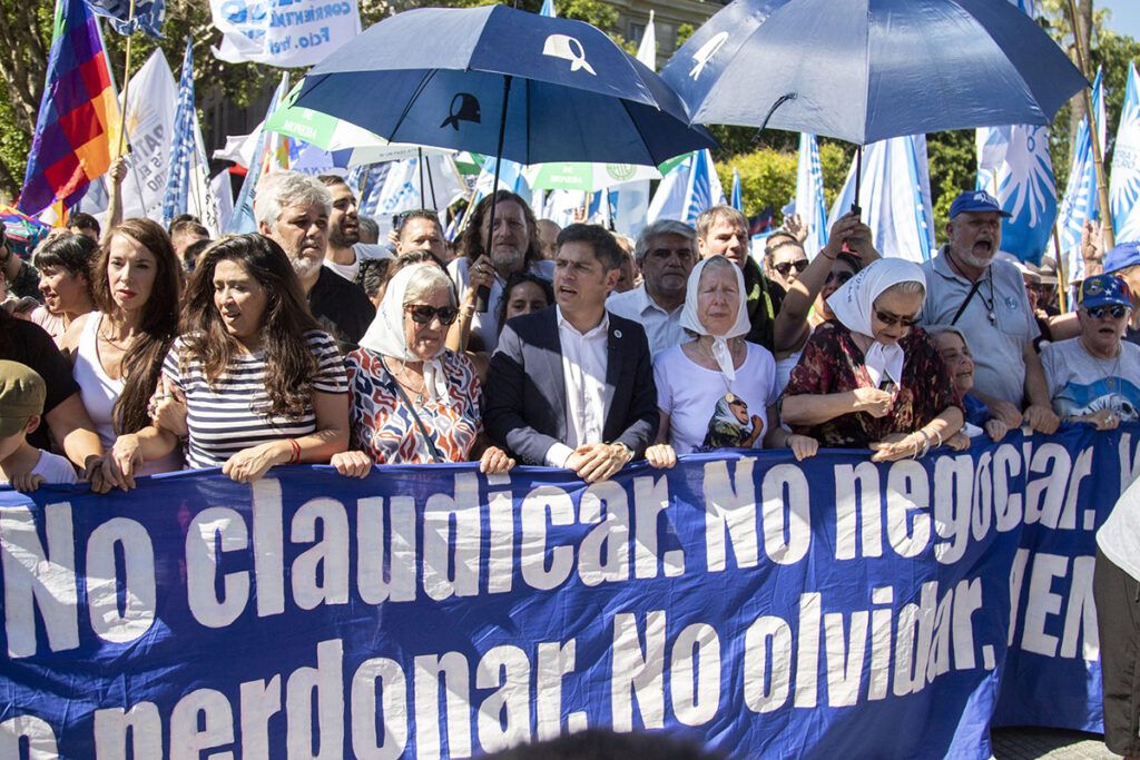 Kicillof participó de la marcha de las Madres de Plaza de Mayo en homenaje a Hebe de Bonafini