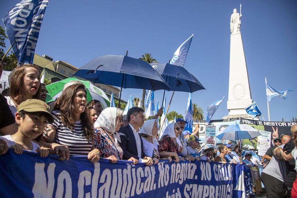 Kicillof participó de la marcha de las Madres de Plaza de Mayo en homenaje a Hebe de Bonafini