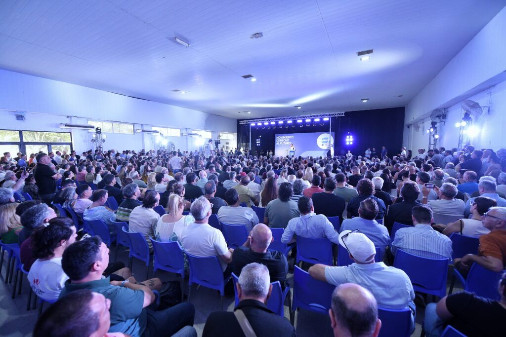 Kicillof llamó a “construir una fuerza que trascienda a la provincia de Buenos Aires”