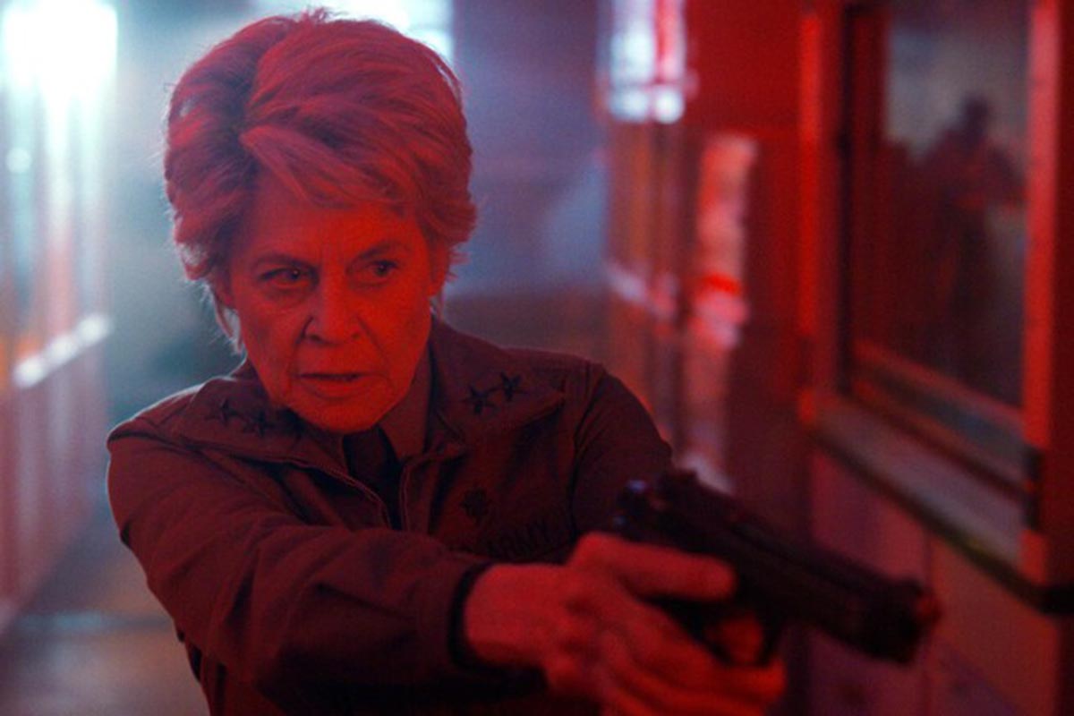 Linda Hamilton sigue imparable: de Sarah Connor a “Stranger Things”, no le teme al paso del tiempo