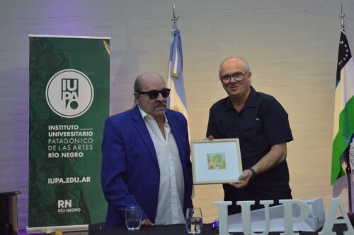 Litto Nebbia fue distinguido con el título de Doctor Honoris Causa por el Instituto Universitario Patagónico de las Artes