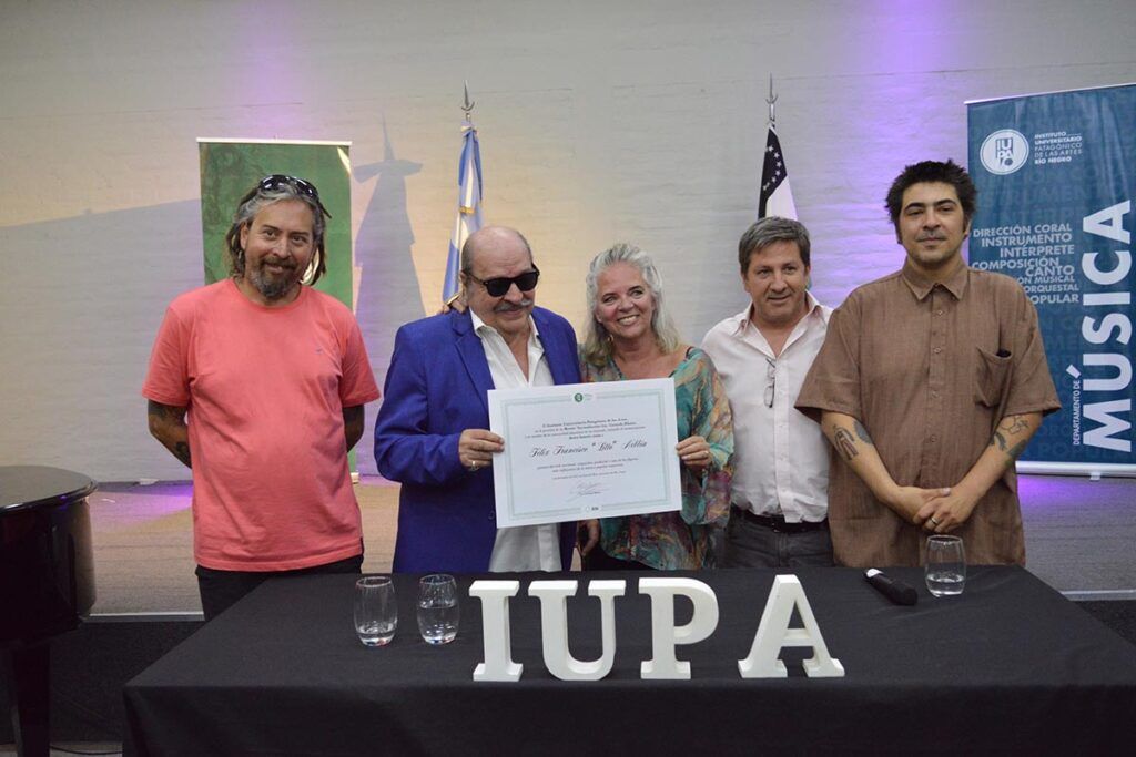 Litto Nebbia fue distinguido con el título de Doctor Honoris Causa por el Instituto Universitario Patagónico de las Artes
