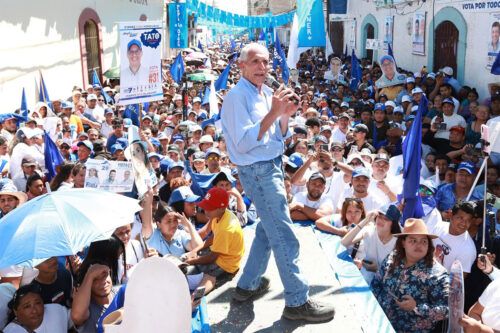 La Casa Blanca lo hizo: puso en Honduras a un presidente al que le dicen “Papi a la orden”