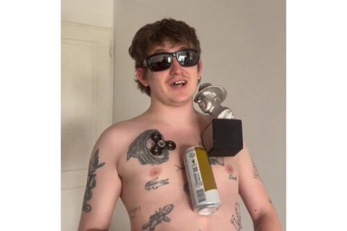 Dillom prepara su show en Vélez y a la pasada la clavó en el ángulo parodiando al antivacunas más bizarro del mundo