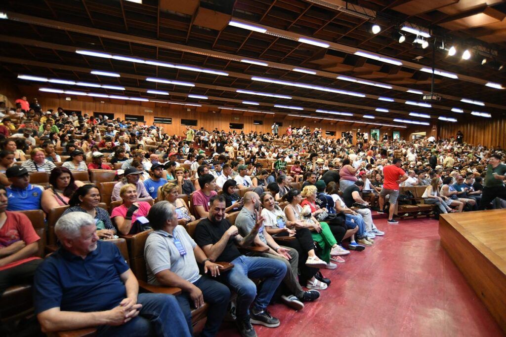 "Vamos a construir una fuerza nacional para que nuestro pueblo tenga una alternativa y una esperanza” 1 "Vamos a construir una fuerza nacional para que nuestro pueblo tenga una alternativa y una esperanza”