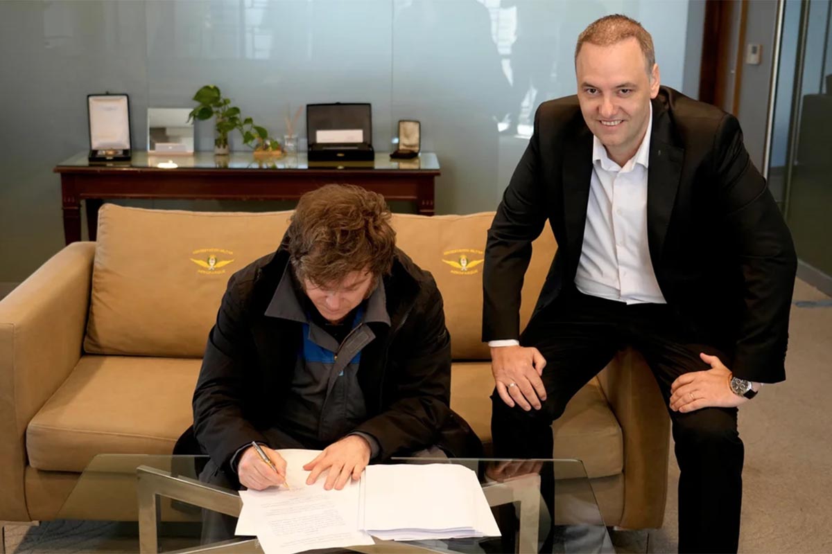 Milei firmó el proyecto de reforma laboral que debatirá el Congreso