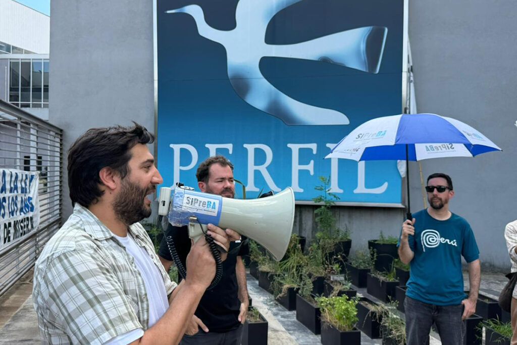 Periodismo en Argentina: a la pobreza y el pluriempleo se suman el sobreendeudamiento y el trabajo hasta la eternidad