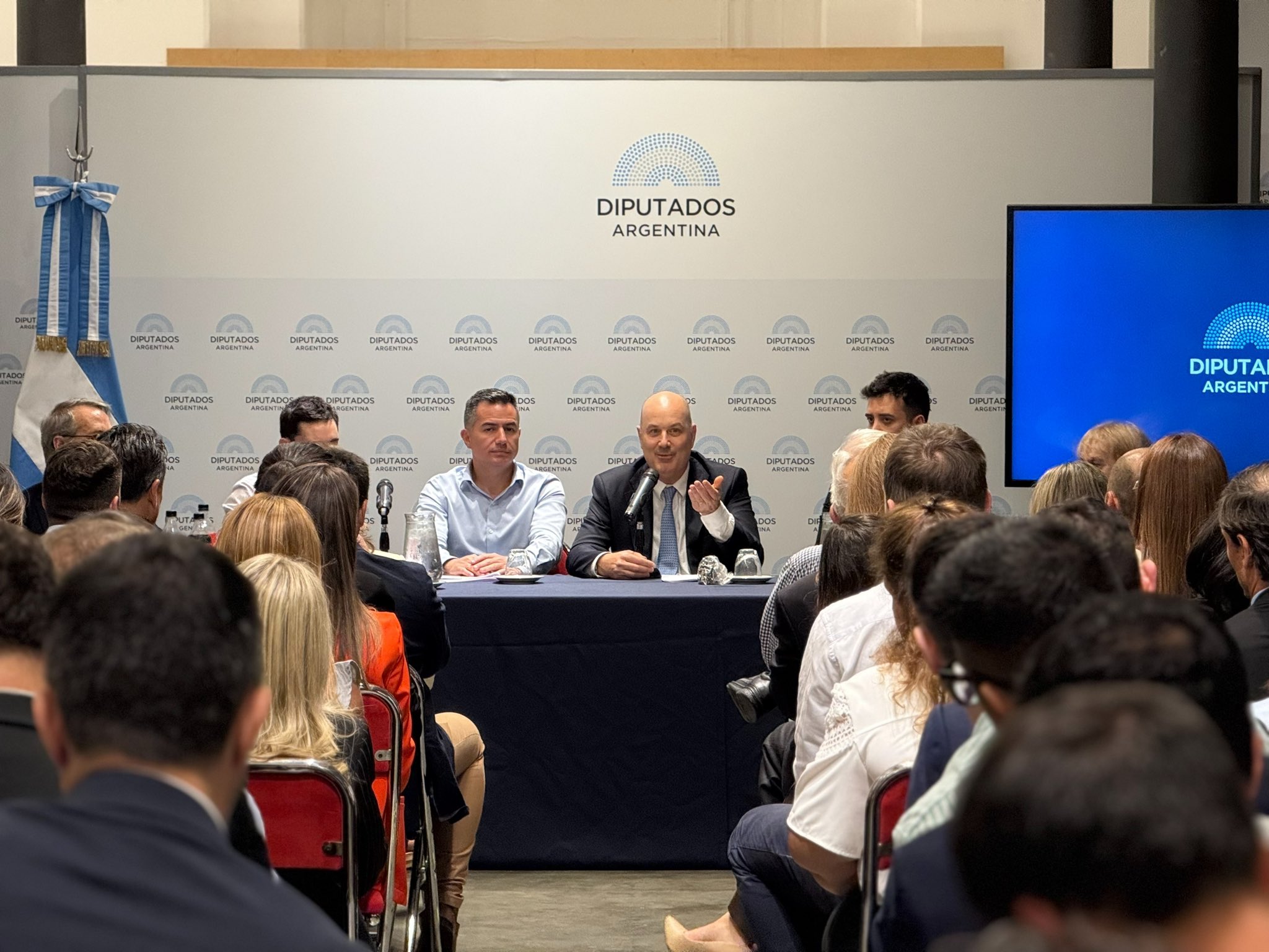 Sturzenegger alineó el discurso de la tropa oficialista en Diputados para la fase de motosierra profunda