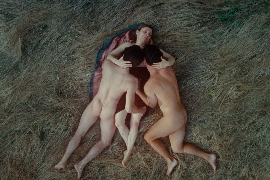 "Tres tiempos": una conexión profunda entre abuelas, madres y nietas en un relato único