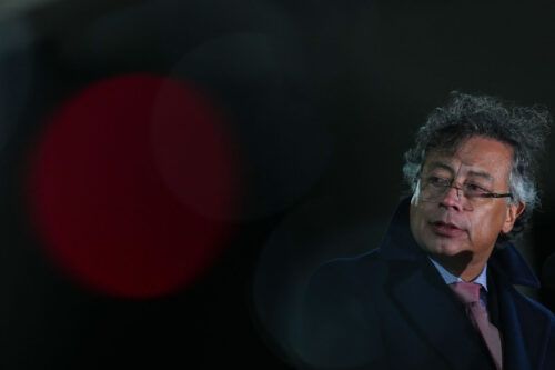 Petro dice que EEUU bombardeó «una fábrica» de cocaína del ELN en Venezuela