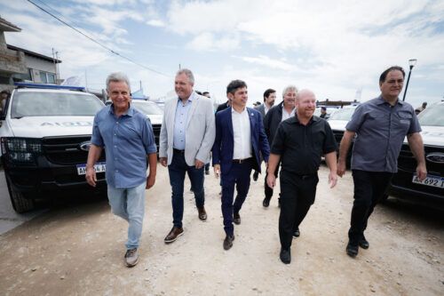 Kicillof encabeza la primera conferencia del verano y se reúne con intendentes del MDF