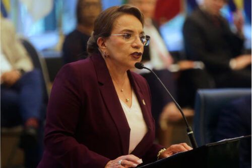 Xiomara Castro llama a una movilización contra «el fraude y el golpe»