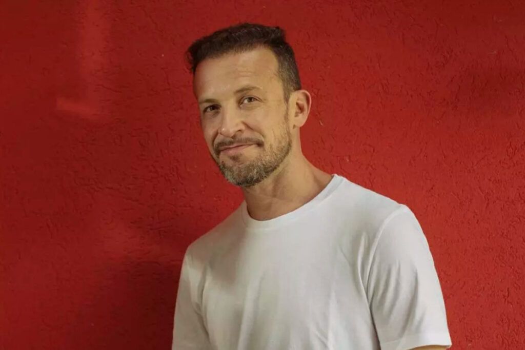 Ping pong con Alejandro Bercovich: "Me gustaría tocar bien la batería y ser como Catriel Ciavarella"