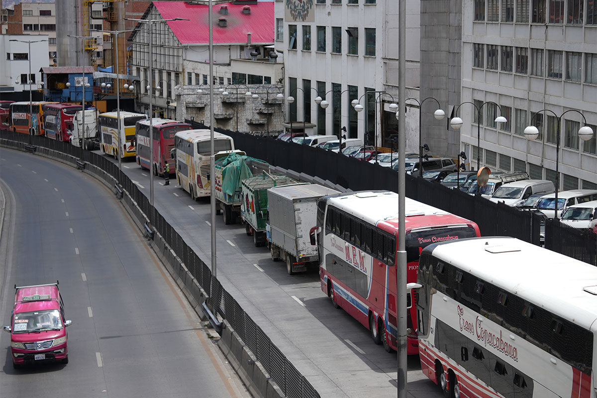 Bolivia: crisis en el flamante gobierno con el drástico aumento del combustible