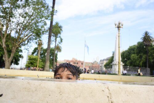 Los efectos de la ola: qué síntomas son claves para reconocer un agotamiento por calor en niños