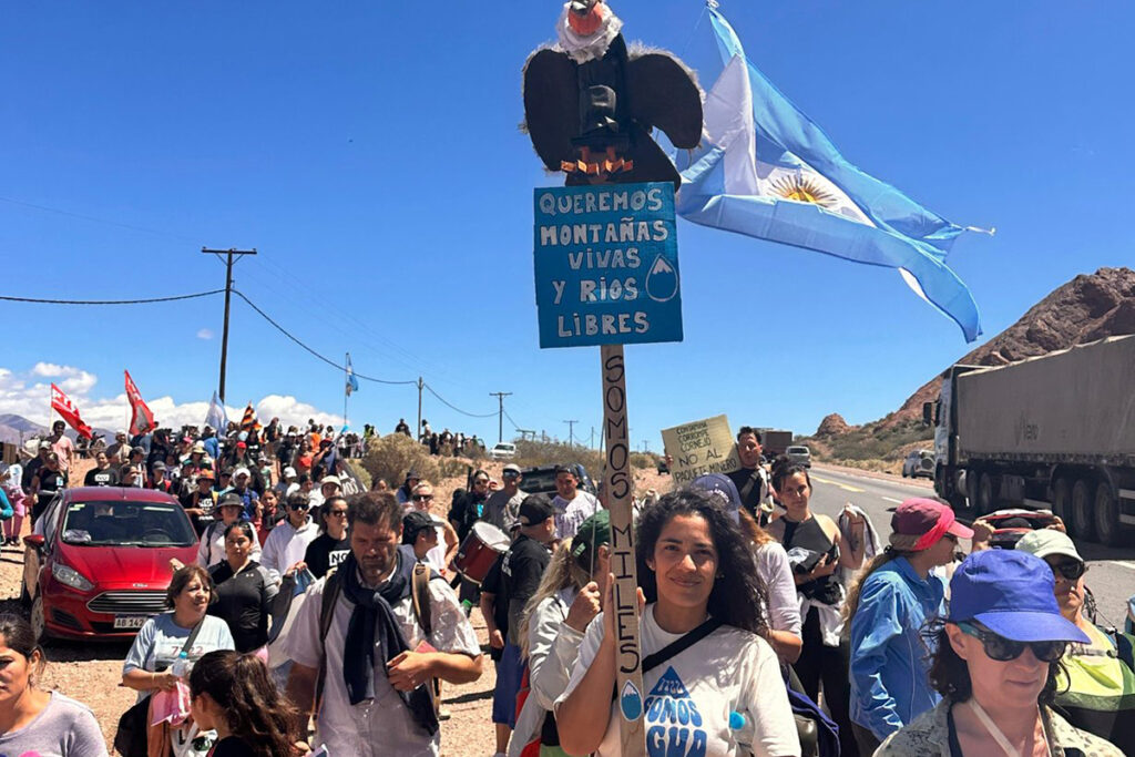 Megaminería en Mendoza: una multitud marcha a la Legislatura para rechazar al proyecto San Jorge 2 Megaminería en Mendoza: una multitud marcha a la Legislatura para rechazar al proyecto San Jorge