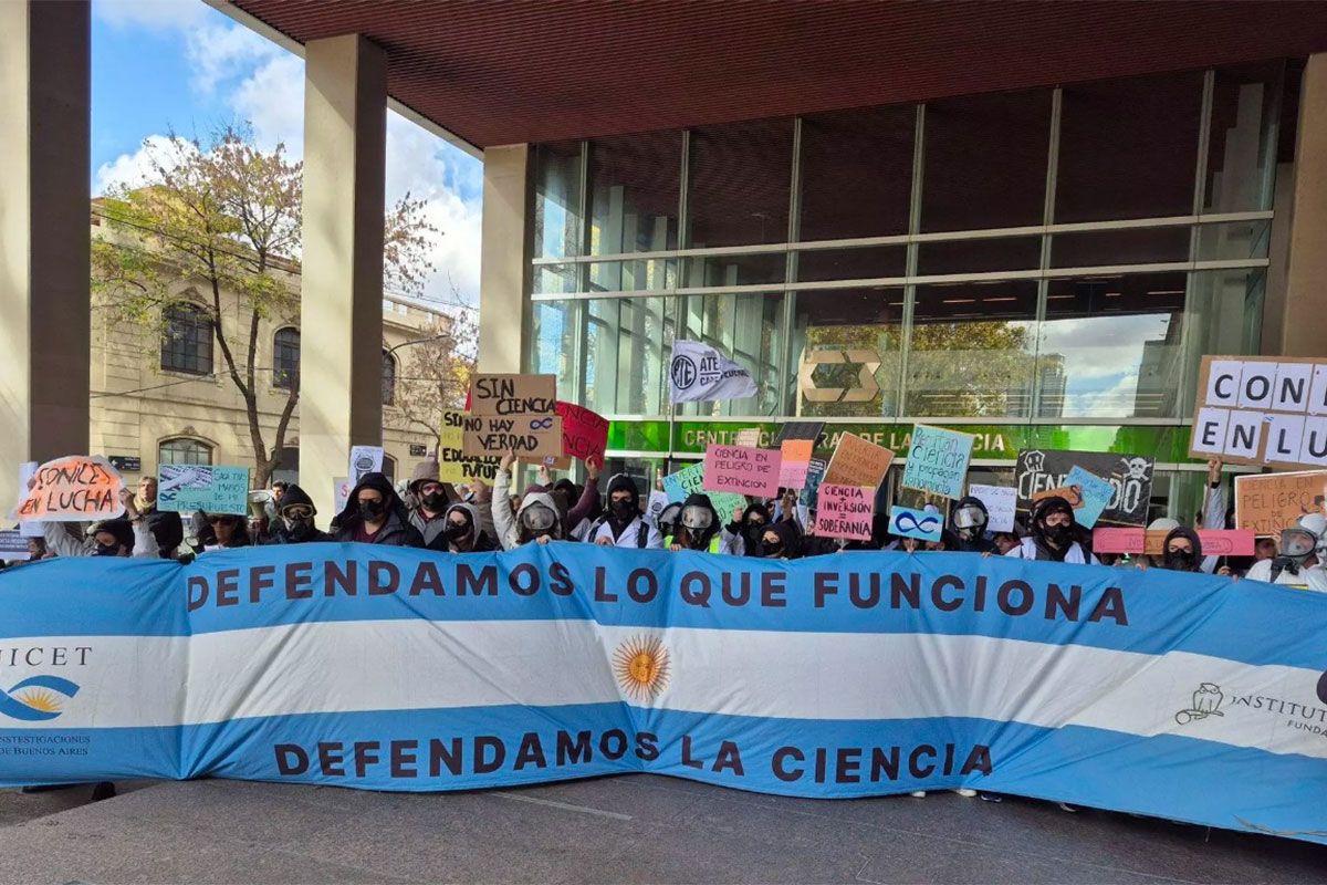 Dura carta de trabajadores científicos: “Ningún país se desarrolla destruyendo su inteligencia colectiva”