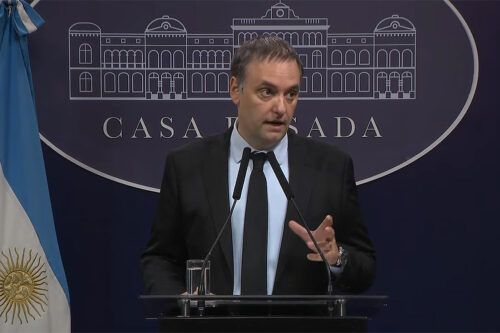 Casta en la nieve: el millonario paso de Adorni por el Llao Llao que ya investiga la Justicia