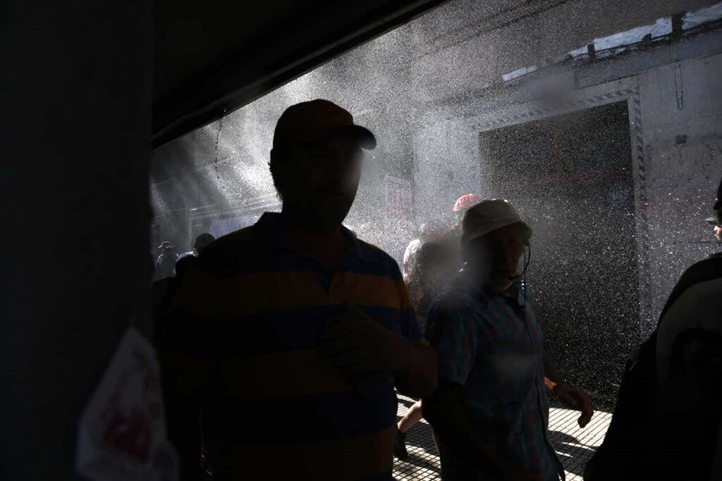 Nueva represión policial a la marcha de los jubilados frente al Congreso 3 Nueva represión policial a la marcha de los jubilados frente al Congreso