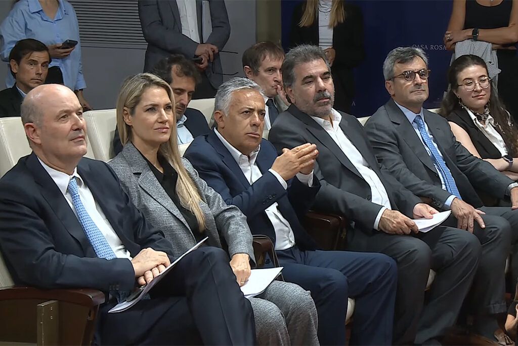 Sturzenegger alineó el discurso de la tropa oficialista en Diputados para la fase de motosierra profunda