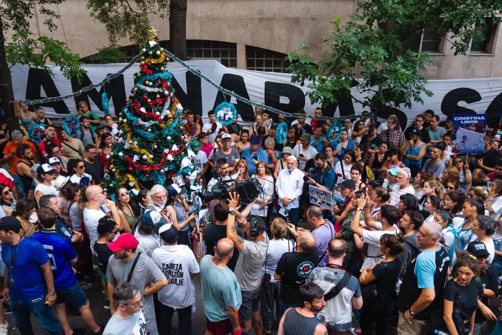 Rezo por vos: oración ecuménica por la salud y la libertad de Cristina en el Otamendi