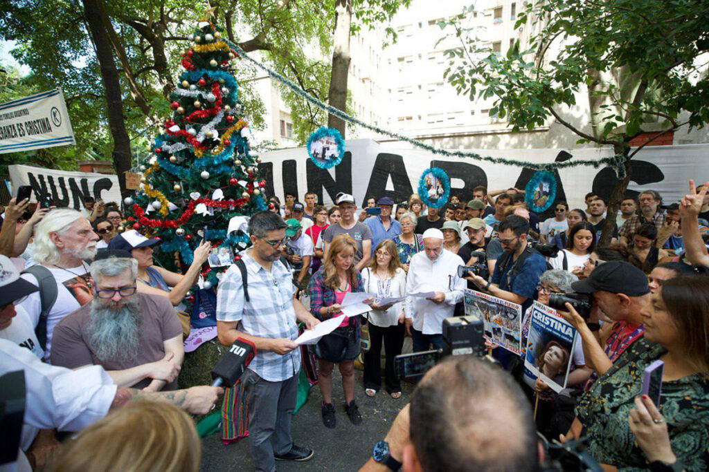 Rezo por vos: oración ecuménica por la salud y la libertad de Cristina en el Otamendi