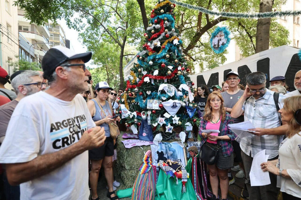 Rezo por vos: oración ecuménica por la salud y la libertad de Cristina en el Otamendi