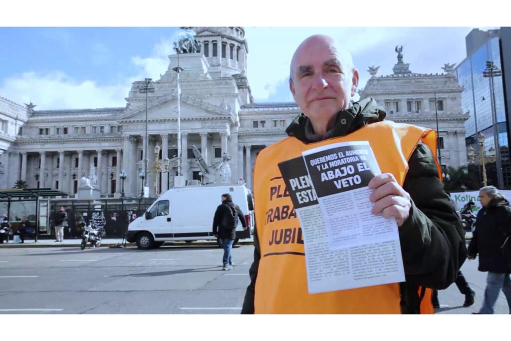 "Jubiladxs le enseñan", la película que retrata la desobediencia que el Gobierno no puede apagar 2 "Jubiladxs le enseñan", la película que retrata la desobediencia que el Gobierno no puede apagar